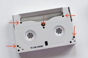 ８ミリビデオテープの分解ネジ