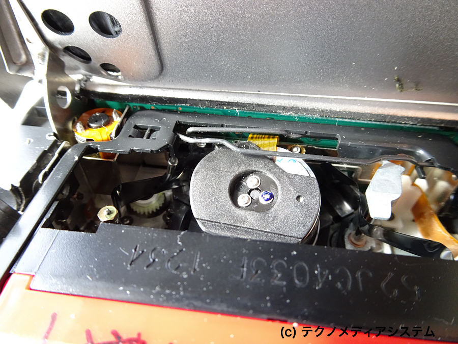 シャープデジタルビューカム VL-FD1 からのテープ取り出し シャープデジタルビューカム VL-FD1 からのテープ取り出し